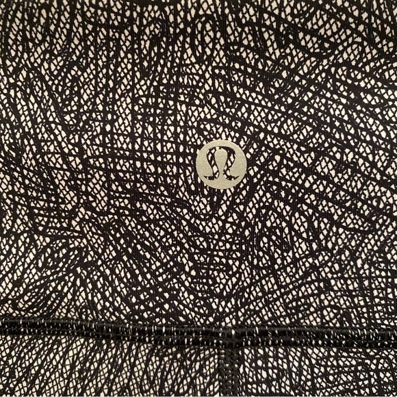 LULULEMON Women Black & White Patterned Leggings Size 8 - Picture 7 of 8